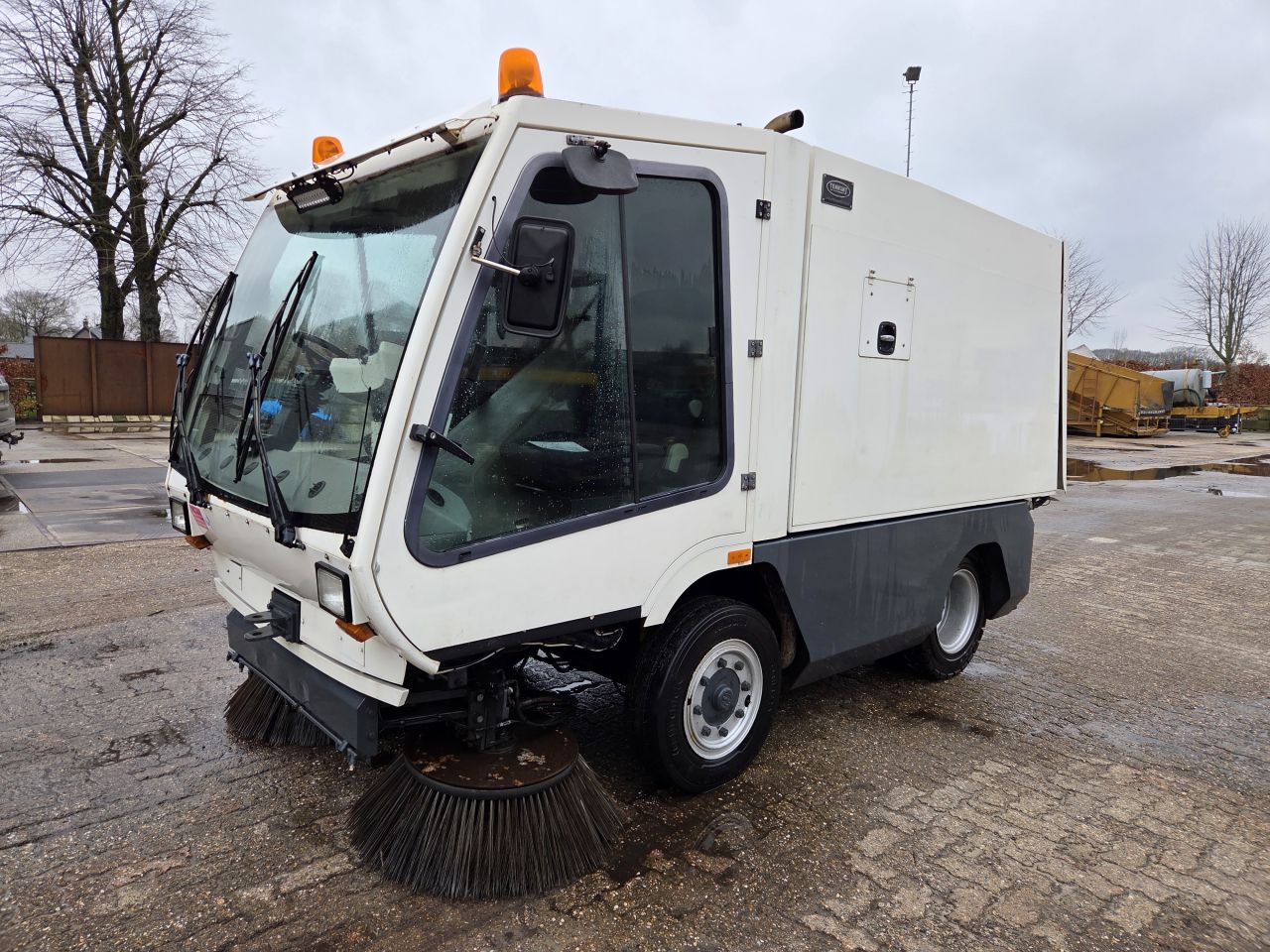 Tennant veegwagen veegzuigwagen veegmachine