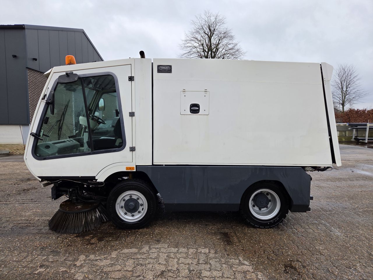 Tennant veegwagen veegzuigwagen veegmachine