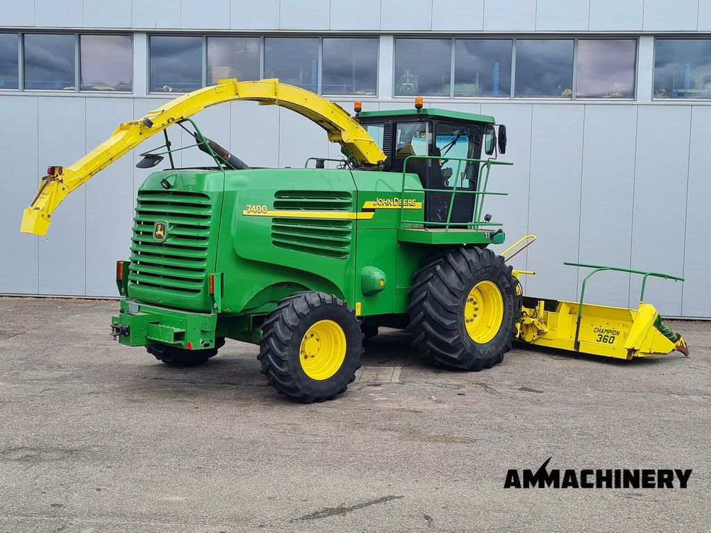 John Deere 7400