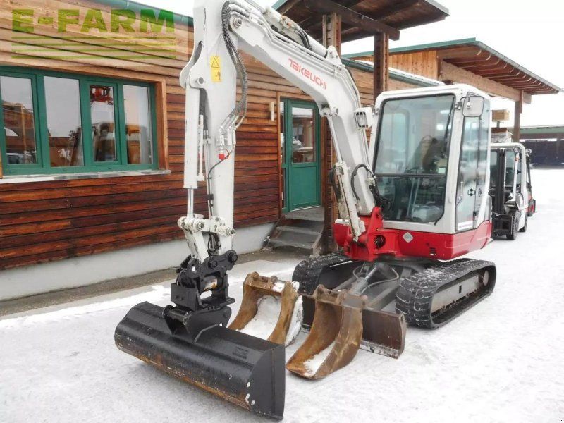 Takeuchi tb 235 (3.605kg) powertilt + hydr. sw