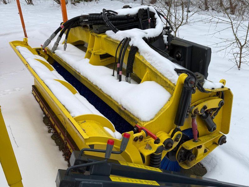 Multihog Kombi   Kehrwalze