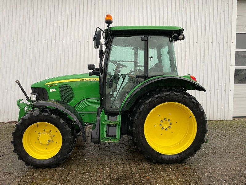 John Deere 5070 M