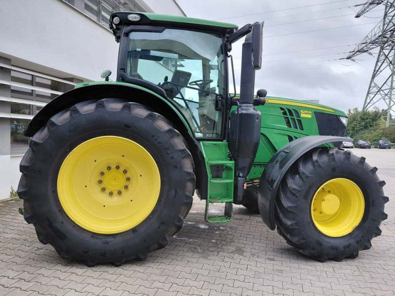 John Deere 6215R