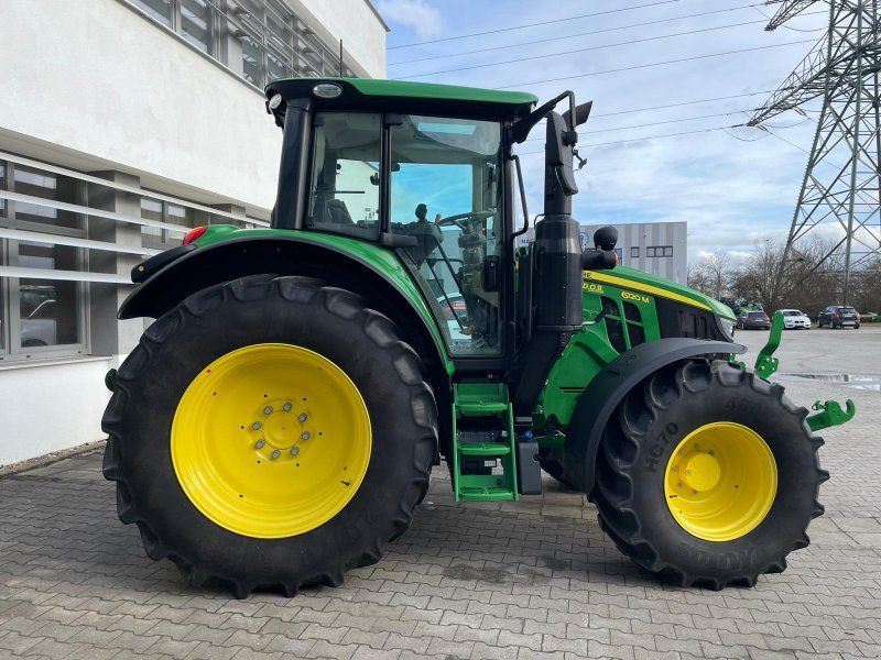 John Deere 6120M