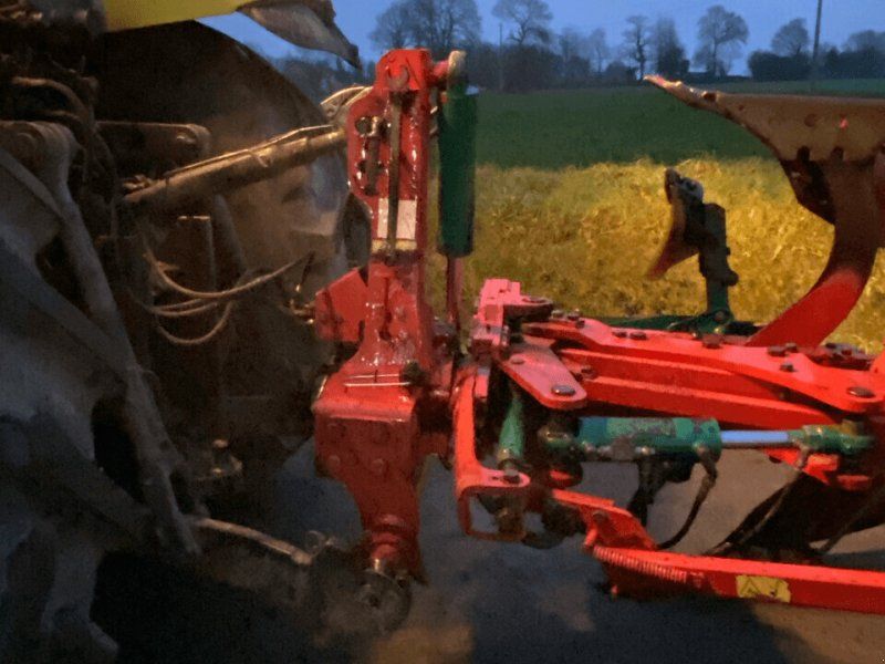 Kverneland CHARRUE ES 100 5 CORPS VARILAR