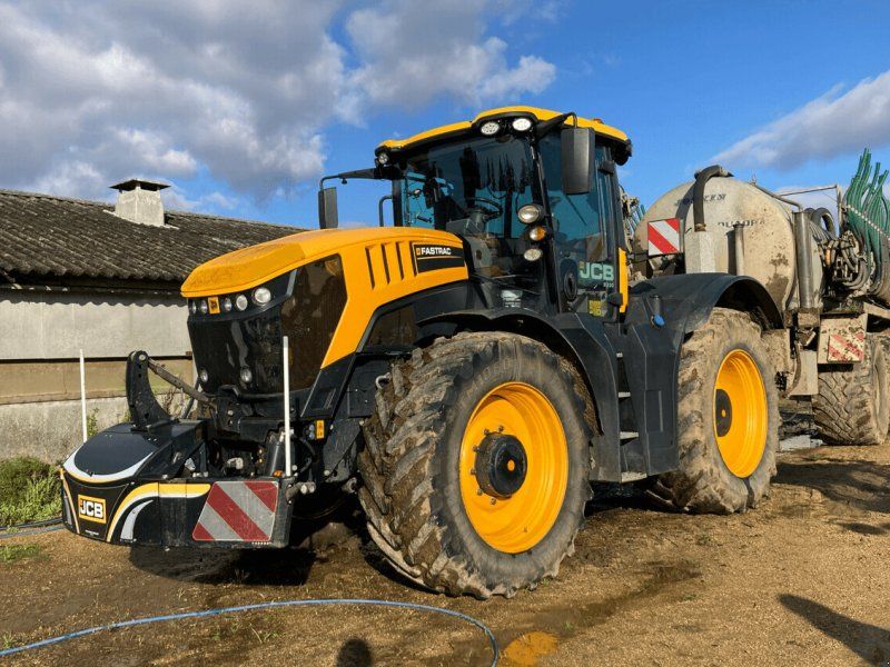 JCB FASTRAC 8330