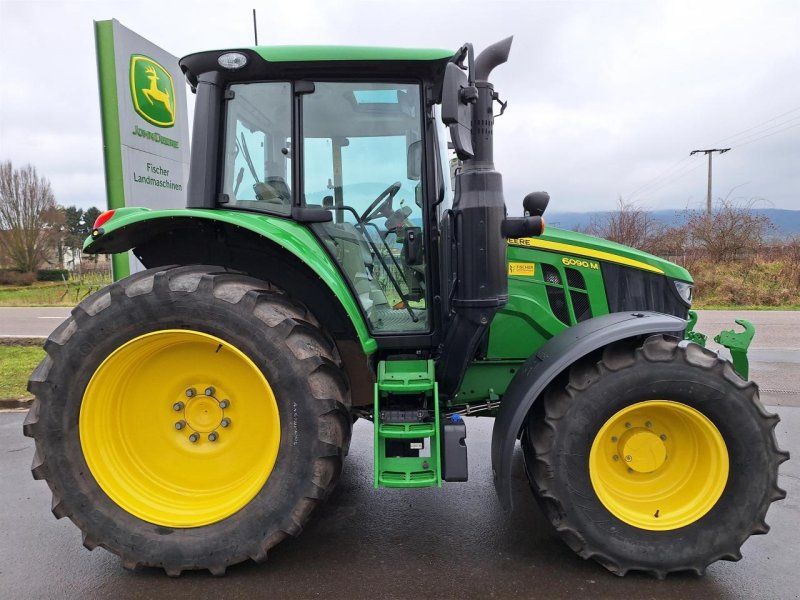 John Deere 6090M