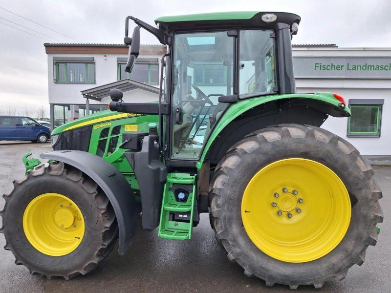 John Deere 6090M