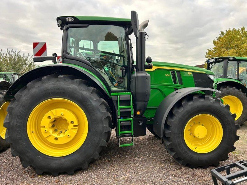 John Deere 6R 250