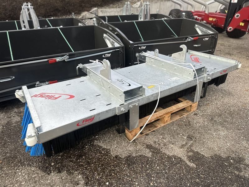 Fliegl Luchs Kehrbesen 2.500 mm breit