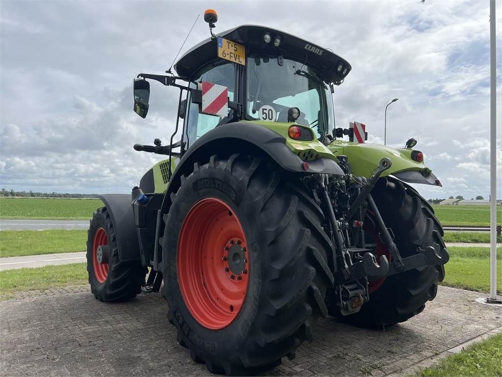 CLAAS Axion 830