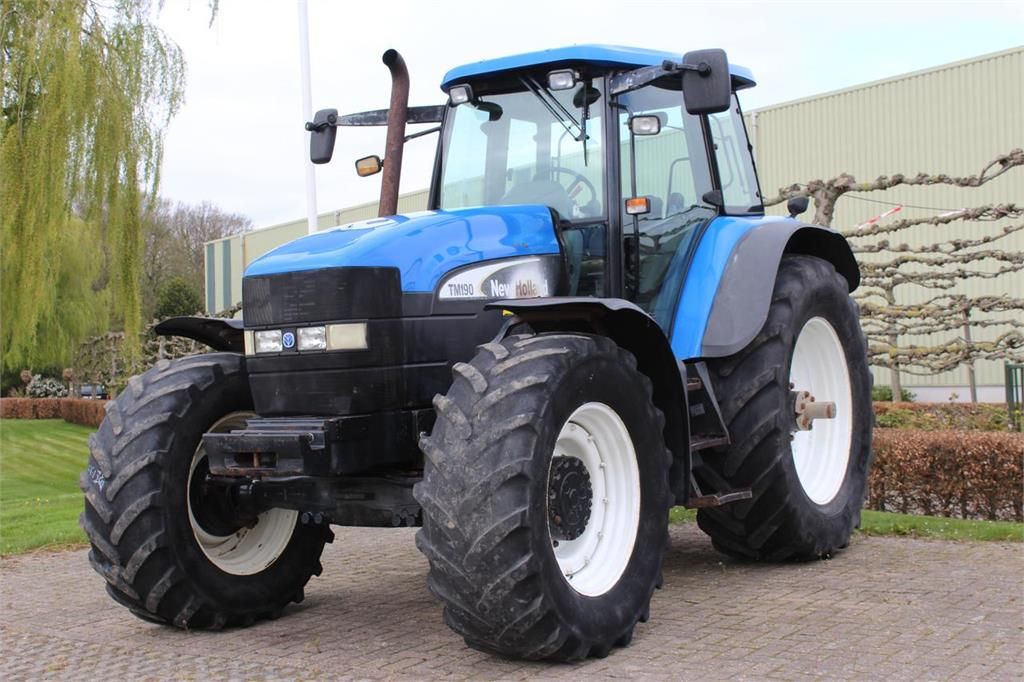 New Holland TM190
