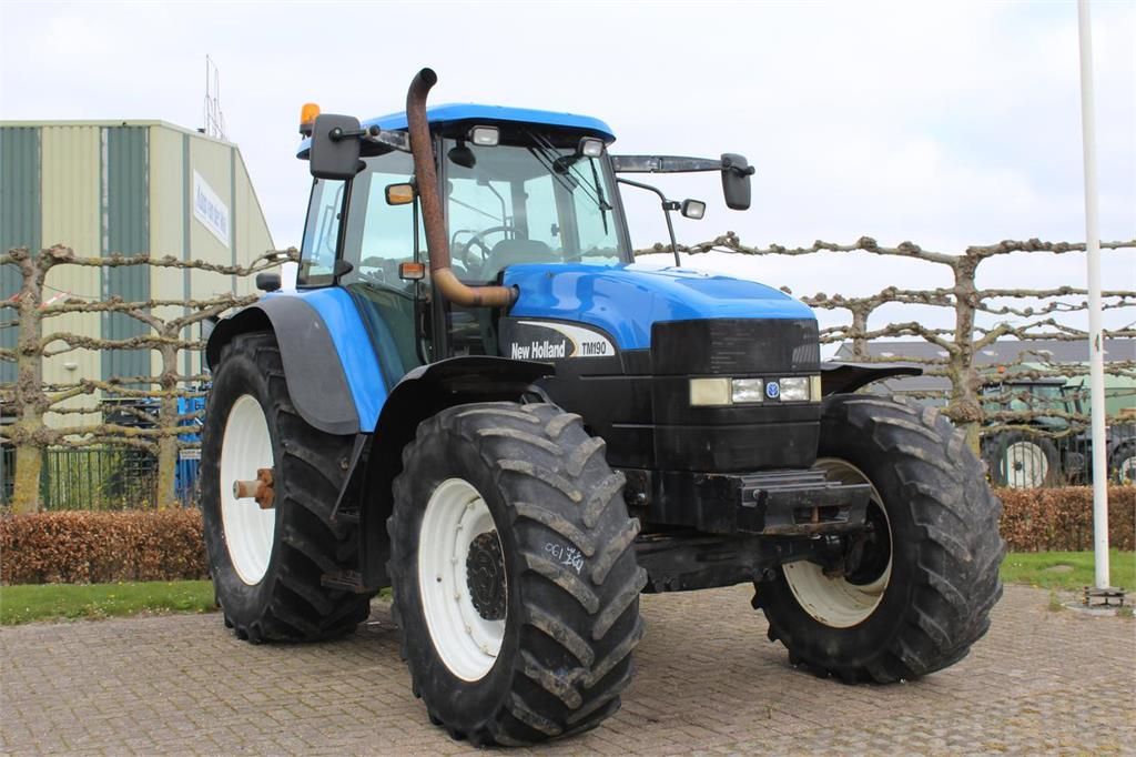 New Holland TM190