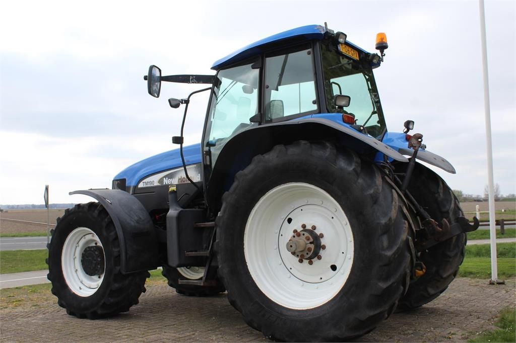 New Holland TM190