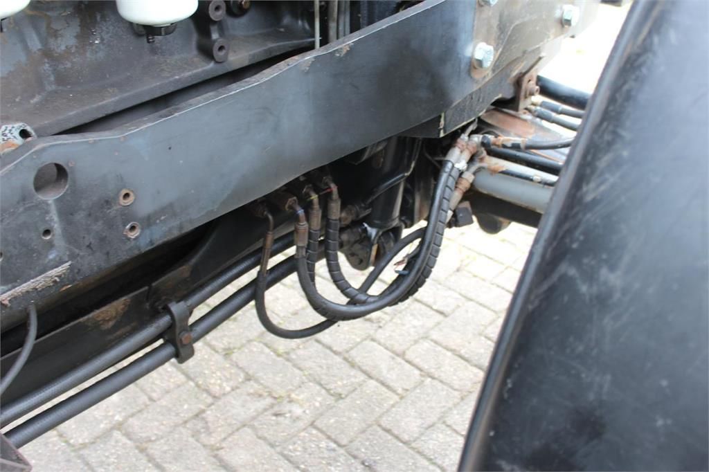 New Holland TM190