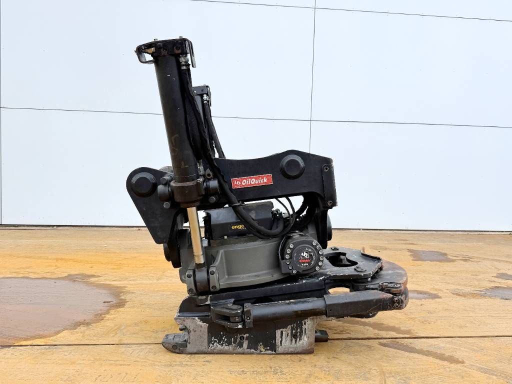 Engcon OilQuick / Tilt + Rotate + Grapple