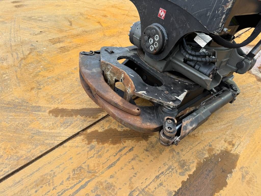 Engcon OilQuick / Tilt + Rotate + Grapple