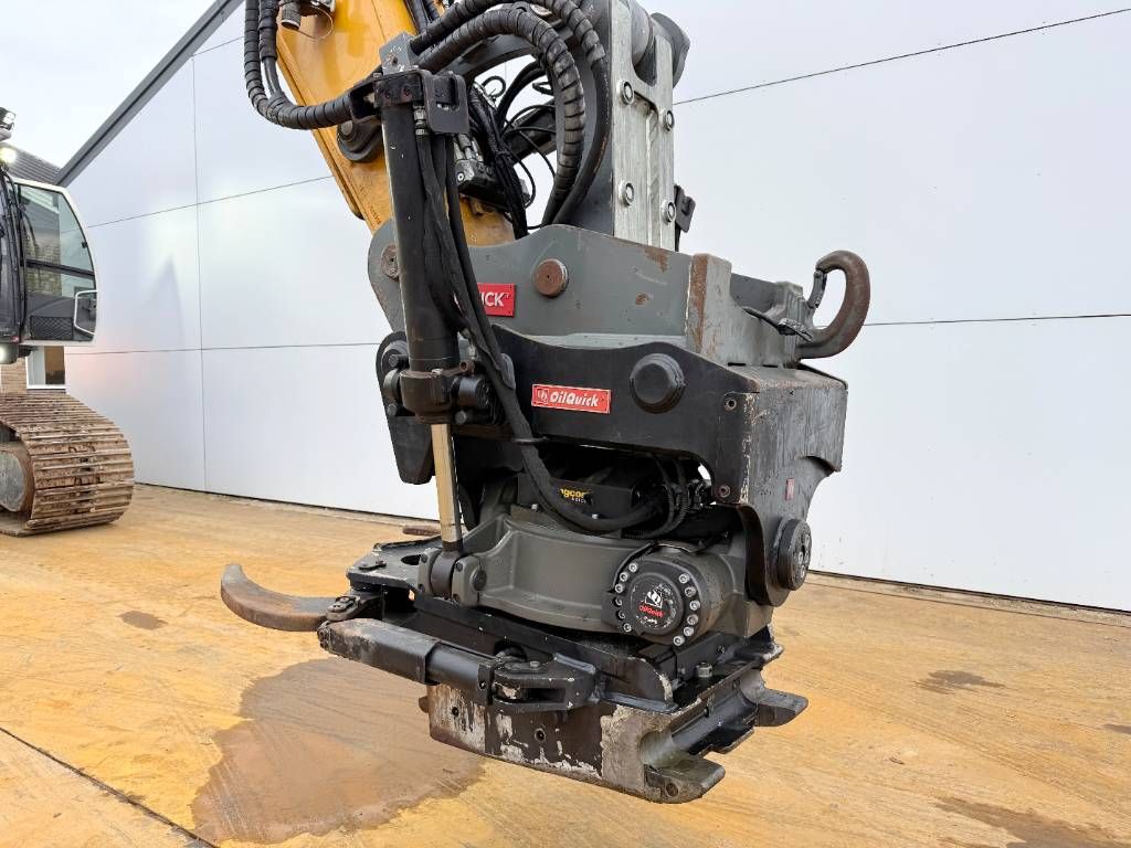 Engcon OilQuick / Tilt + Rotate + Grapple