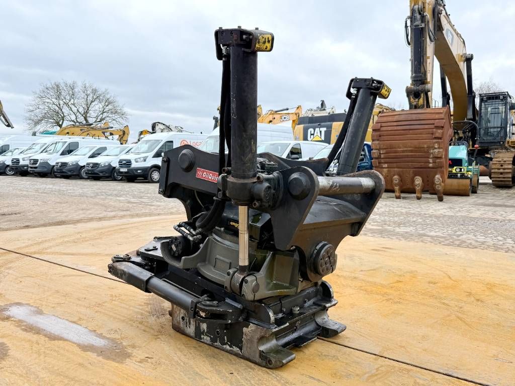 Engcon OilQuick / Tilt + Rotate + Grapple