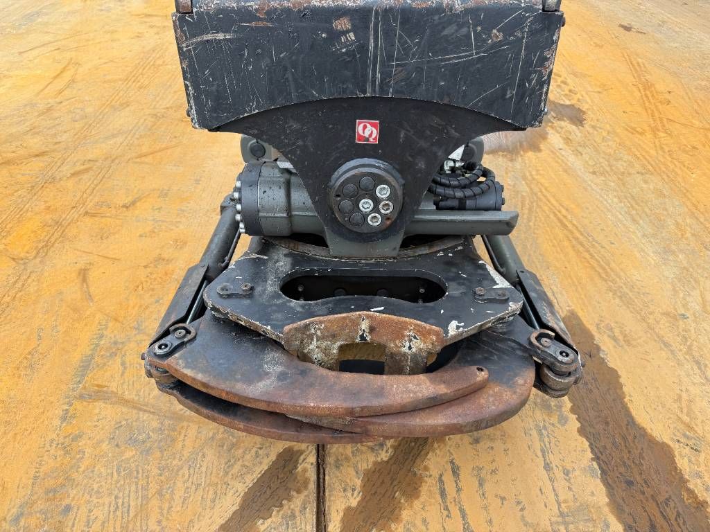 Engcon OilQuick / Tilt + Rotate + Grapple