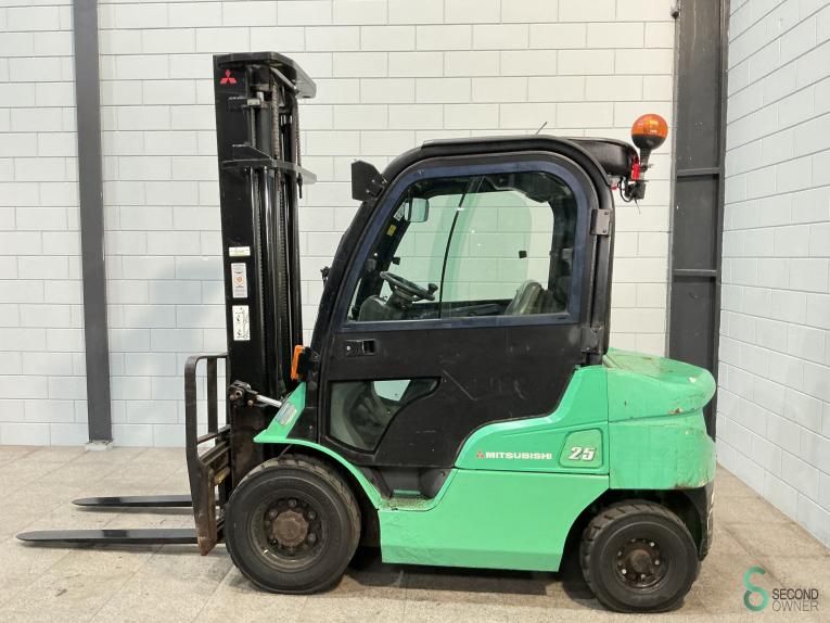 Forklifts Diesel Mitsubishi FD25N3 2007 Cabin