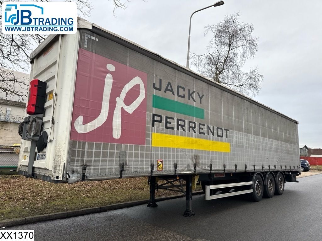 Fruehauf Tautliner Lift axle