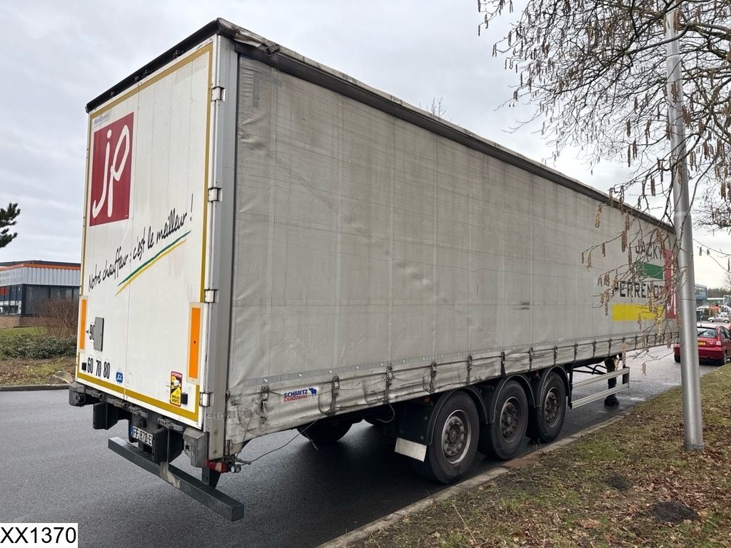 Fruehauf Tautliner Lift axle