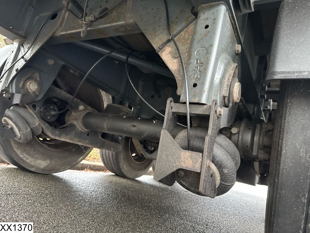 Fruehauf Tautliner Lift axle