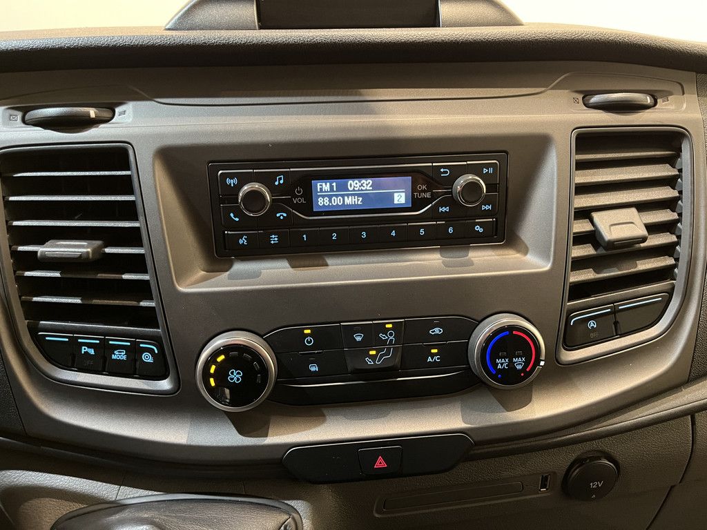 Ford Transit 350 2.0 TDCI L2H2 Trend 130 PK Servicebus / Inrichting / Euro 6 / Airco / Cruise Control / Trekhaak / PDC / 3-Zits