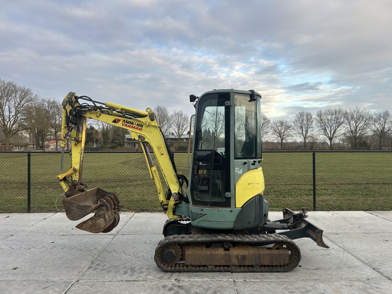 Nette Yanmar vio 25 minigraver