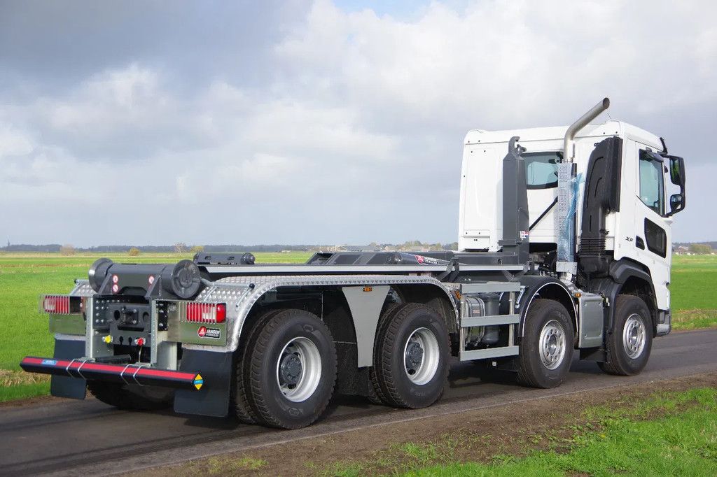 DAF XF 530 8x4 WSG met 30-tons VDL 660 S haakarm systeem
