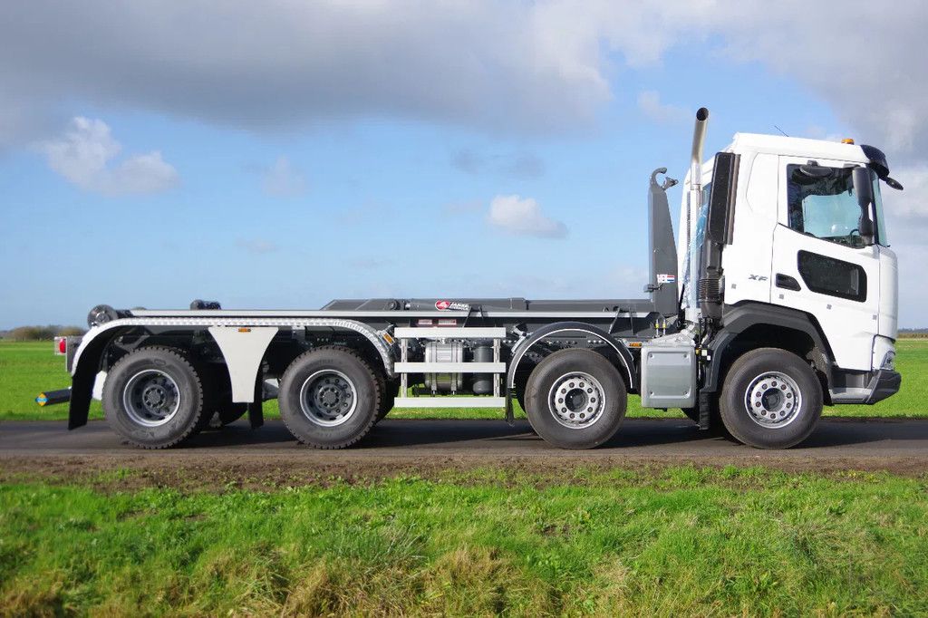 DAF XF 530 8x4 WSG met 30-tons VDL 660 S haakarm systeem