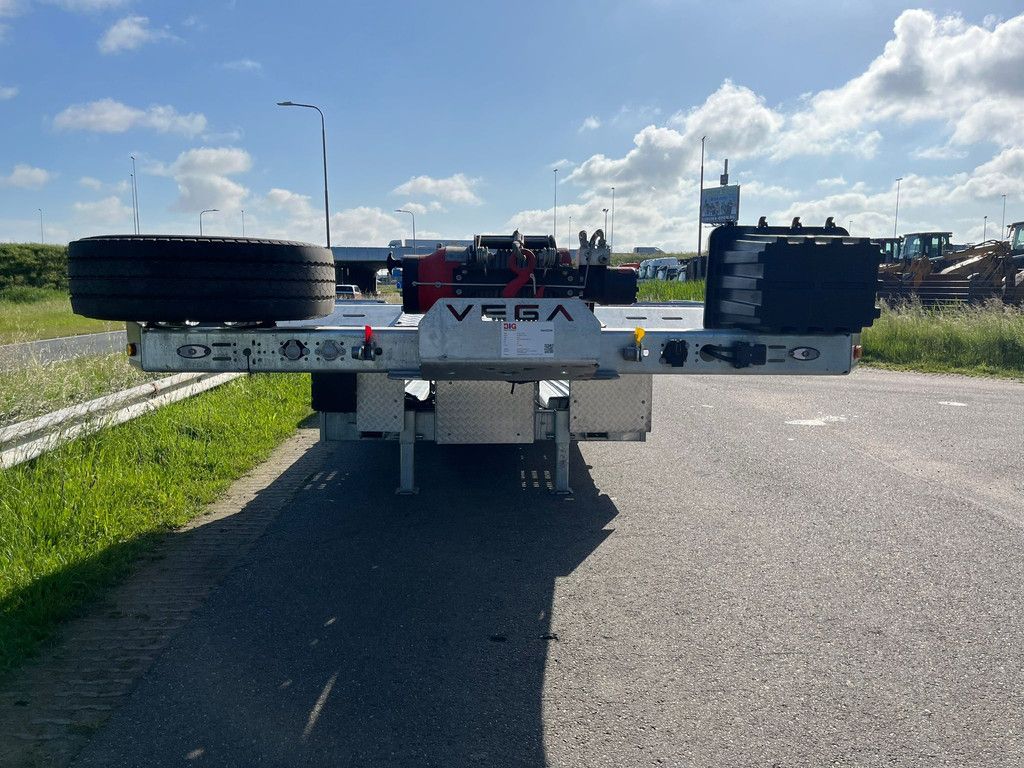 VEGA Trailer PROMAX 3 axle trucktransporter OV-49-NJ
