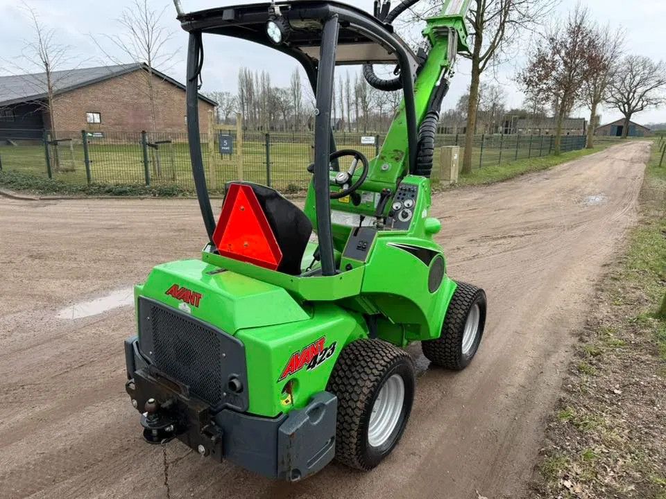 Avant 423 Shovel Loader