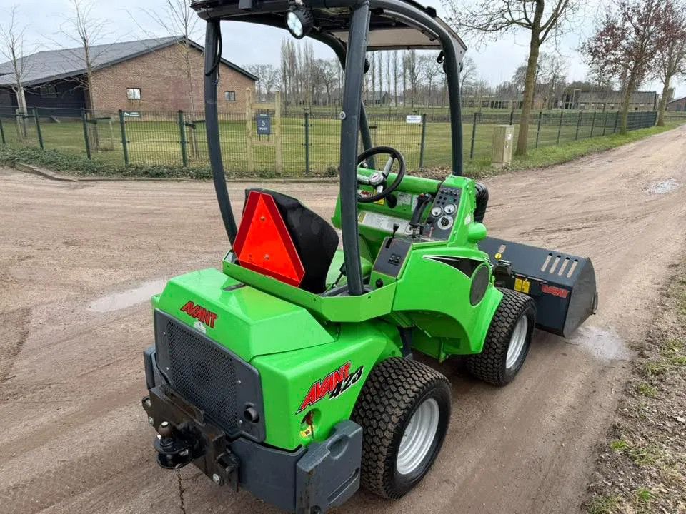 Avant 423 Shovel Loader