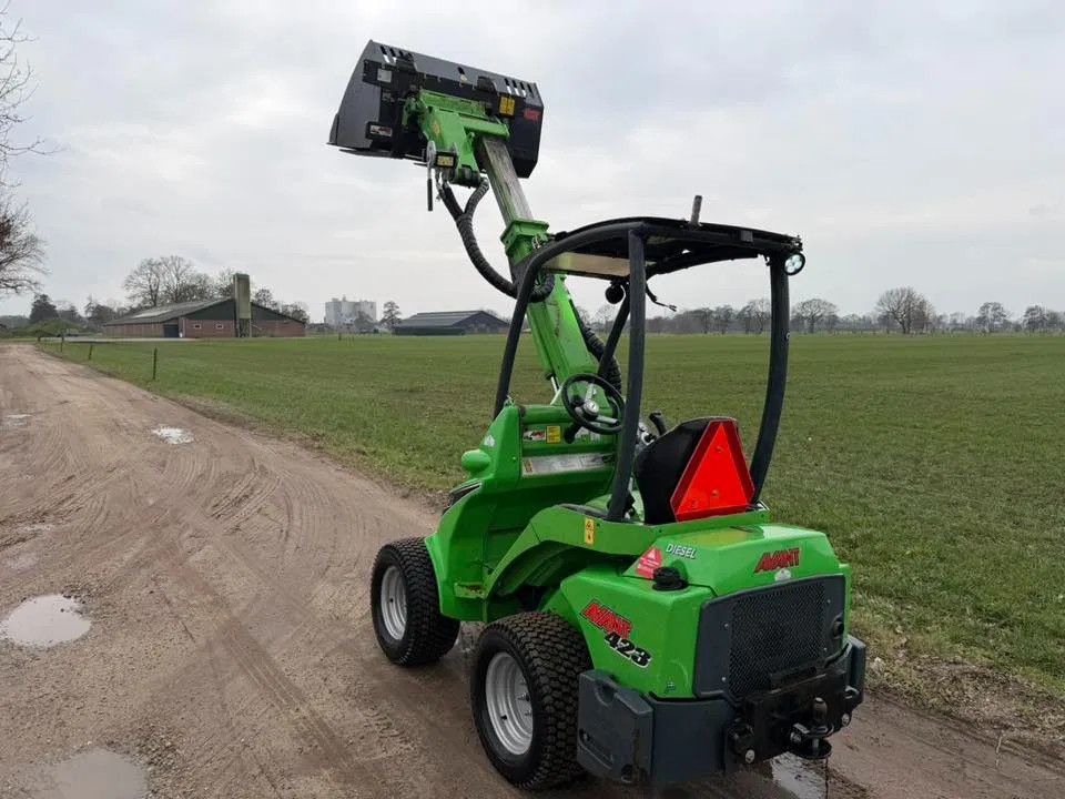 Avant 423 Shovel Loader