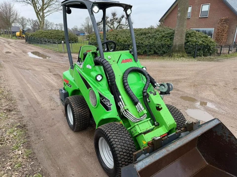 Avant 423 Shovel Loader