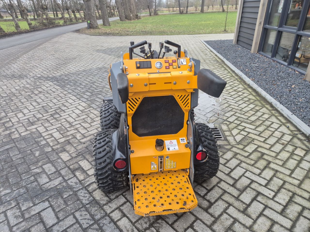 Gebruikte GIANT SK252D skidsteer met gewicht van 1005 kgs