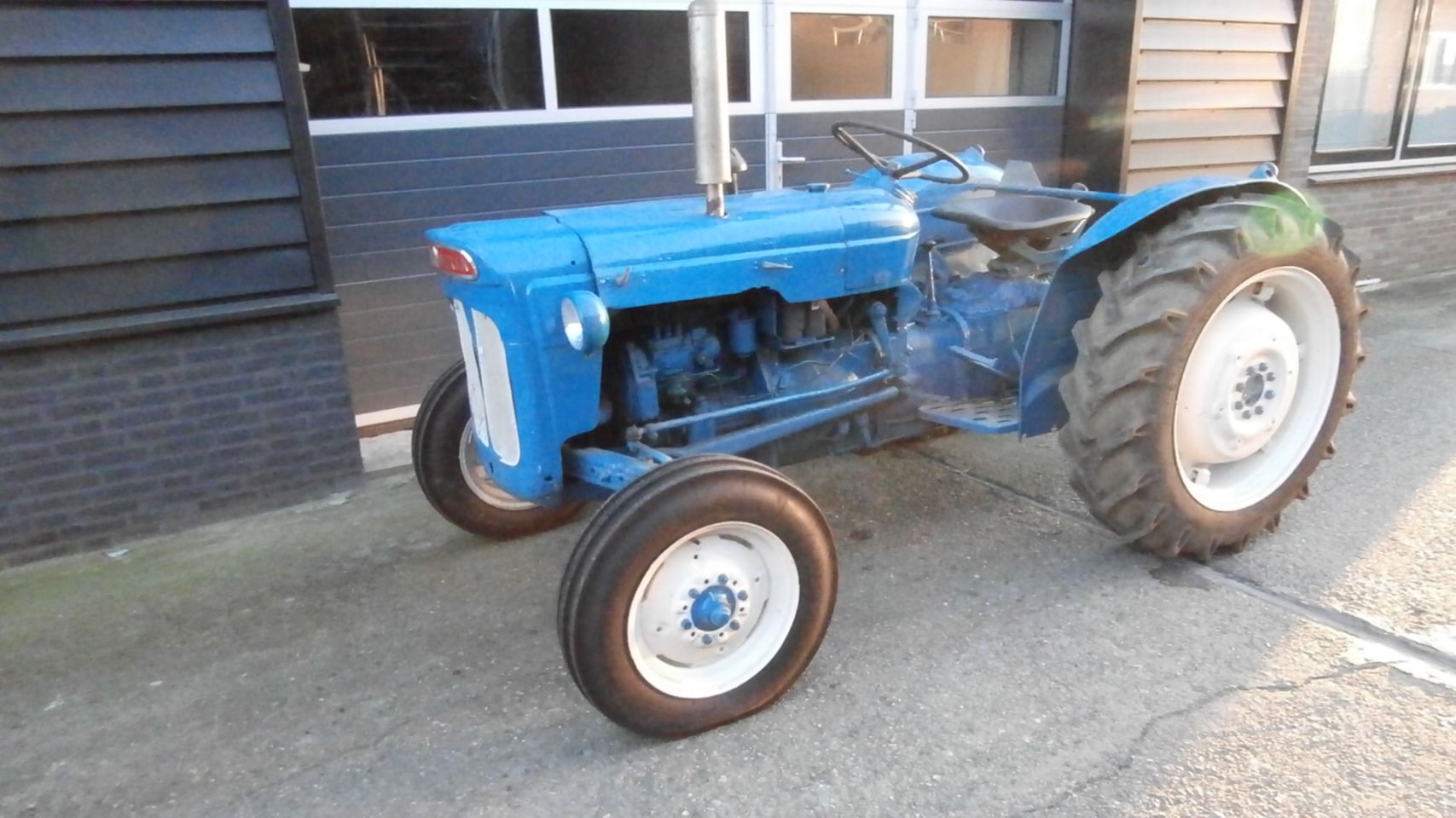 Fordson Dexta opknapper loopt zeer mooi € 1700,00