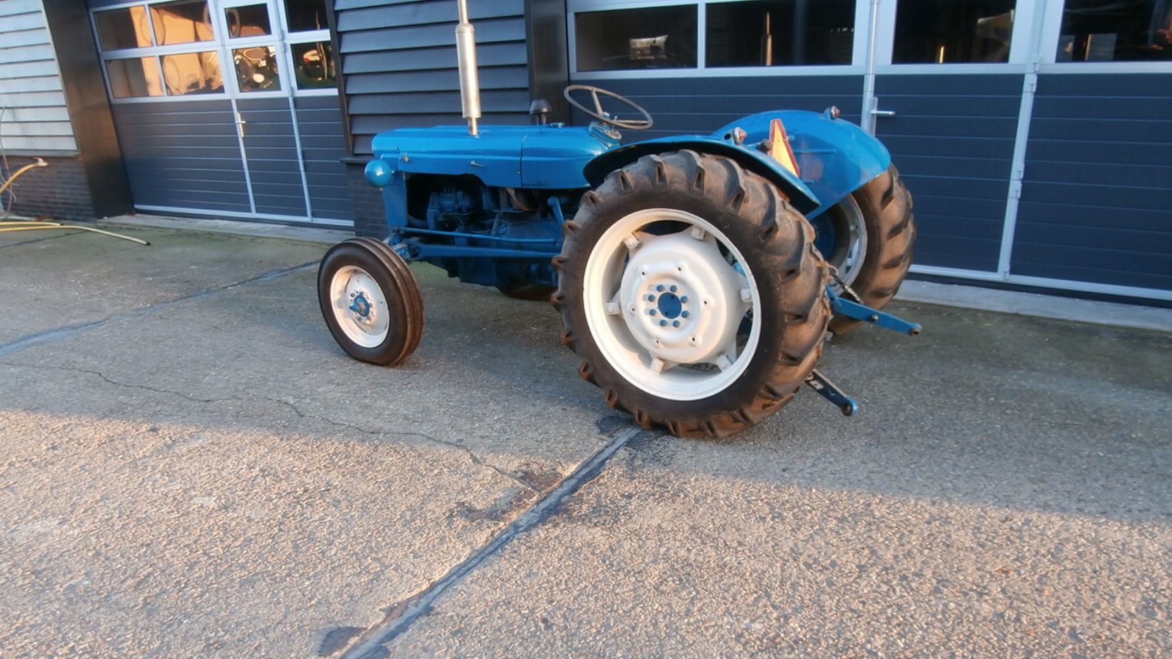 Fordson Dexta opknapper loopt zeer mooi € 1700,00