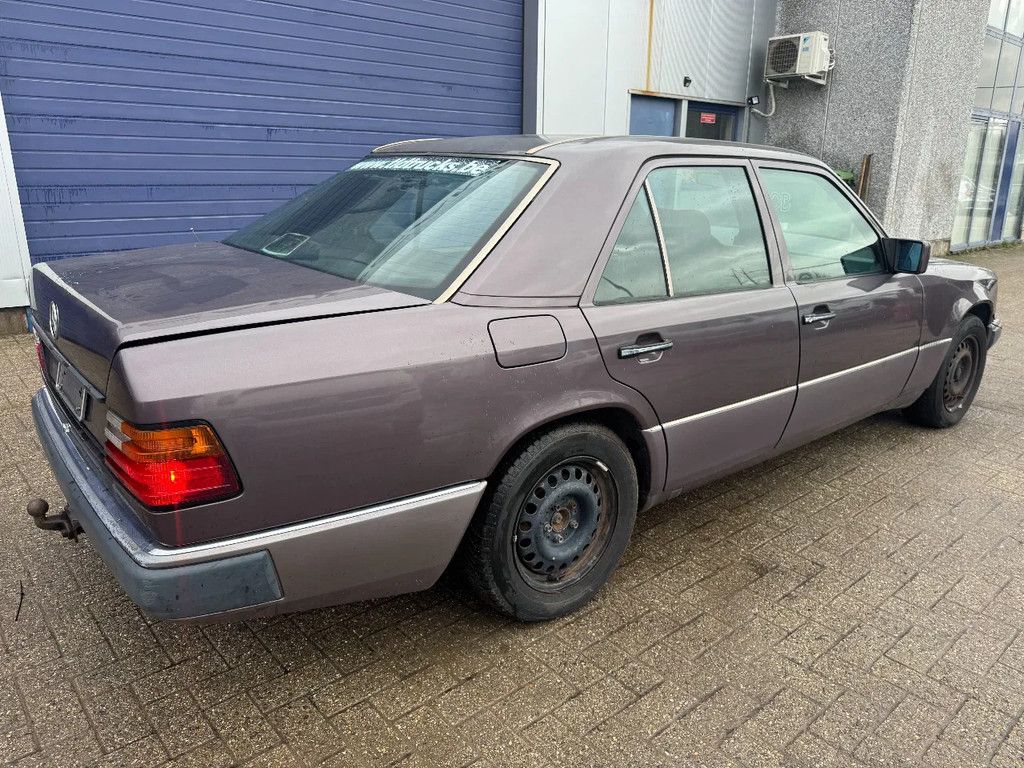 Mercedes-Benz 200-serie **250D-BELGIAN ORIGINE**