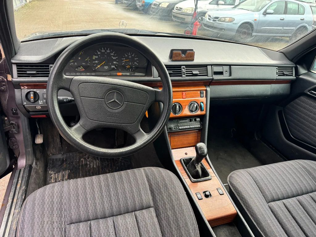 Mercedes-Benz 200-serie **250D-BELGIAN ORIGINE**