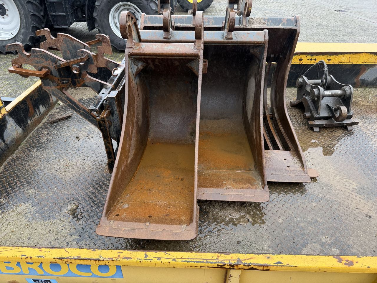 Takeuchi TB290 met diverse bakken