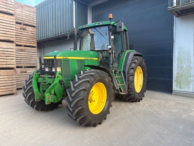 John deere 6810