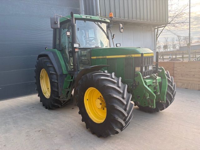 John deere 6810