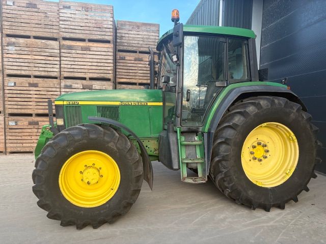 John deere 6810