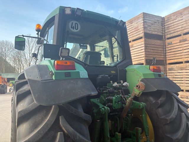 John deere 6810