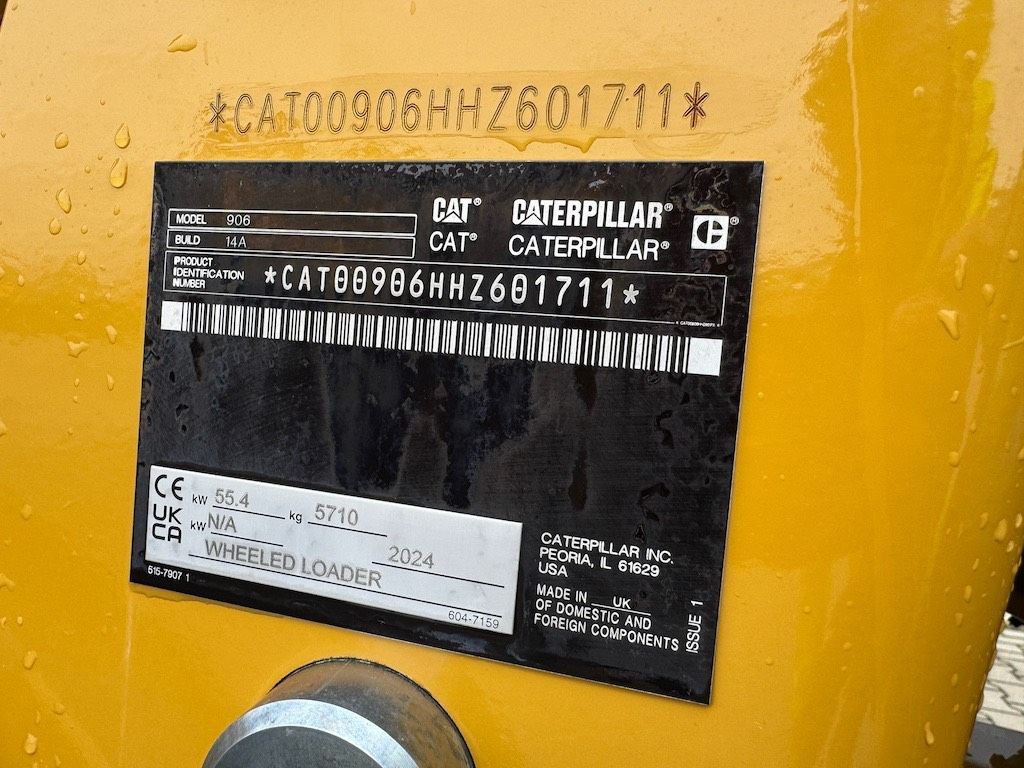 CAT 906 (35km/22mph and A/C)