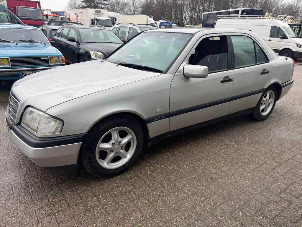 Mercedes-Benz C-klasse **C180-BELGIAN ORIGINE-AC**