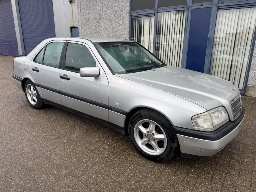 Mercedes-Benz C-klasse **C180-BELGIAN ORIGINE-AC**